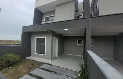 Sobrado com 98m² na quinta dos açorianos em barra velha/sc