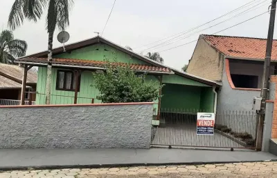Casa mista com 3 dormitórios e emplo espaço com árvores frutíferas no bairro salto weissbach em blumenau!