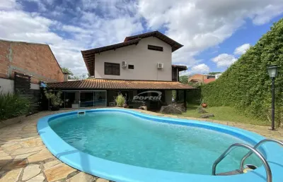 Belíssima casa com 03 dormitórios sendo 01 suíte, área de festas e piscina, no bairro badenfurt em blumenau!