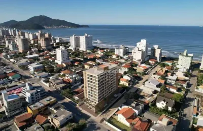 Apartamento na quadra do mar, 2 suítes, área de lazer completa no bairro gravatá em navegantes sc
