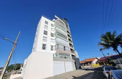 Apartamento giardino diferenciado com amplo terraço na praia do quilombo em penha!