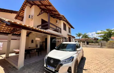 Casa mobiliada com 3 dormitórios, sendo 1 suíte, no centro de balneário piçarras/sc!