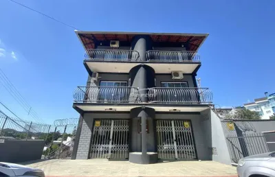Imovel com aproximadamente 80m², térrea, com 01 sala principal que acompanha ar condicionado, 01 sala menor, 01 amplo banheiro social ja adaptado para pcd e vagas de estacionamento rotativo em frente 