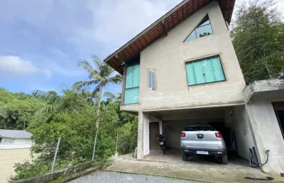Casa à venda, com 4 dormitórios sendo 1 suíte, na coronel feddersen, no bairro itoupava seca em blumenau!