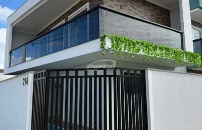 Lindo sobrado, a 440 metros da praia, no bairro itacolomi em balneário piçarras