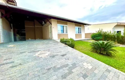 Excelente casa com 92m², contendo 3 quartos e espaço nos fundos, no bairro fortaleza em blumenau!