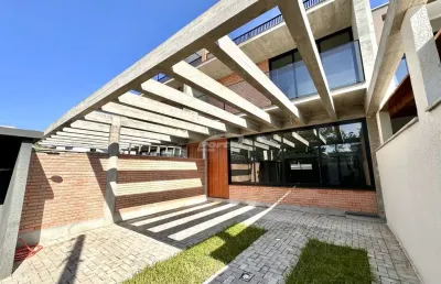 Triplex alto padrão, 03 dormitórios, sendo 1 suíte, jacuzzi, 350 metros do mar, itacolomi, balnéario piçarras sc (cód.19049)