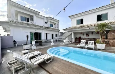 Apartamento duplex com 3 suítes, piscina, 2 vagas de garagem, no centro de balneário piçarras/sc (cód.19154)