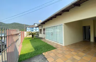 Casa terrea com 3 dormitórios, podendo ser financiada, no bairro velha central em blumenau!