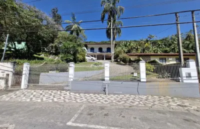 Casa com 5 dormitórios sendo um deles suíte máster com closet, no bairro ribeirão fresco em blumenau!