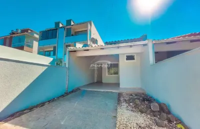 Casa com 2 dormitórios, sendo 1 suíte a cerca de 400 metros do mar no bairro itacolomi em balneário piçarras (cód. 19787)