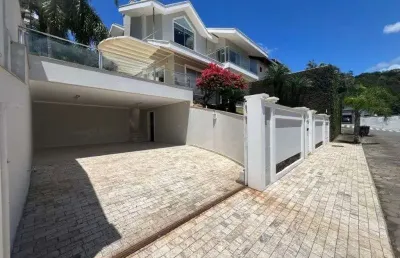 Casa de alto padrão com 3 suítes para venda no bairro centro em gaspar/sc