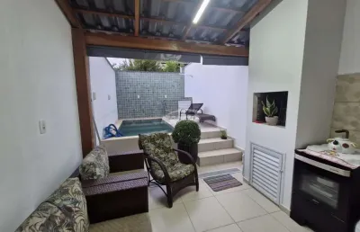Sobrado com 2 dormitórios, 2 vagas de garagem e piscina, no bairro velha central em blumenau