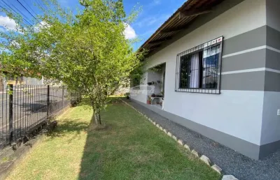 Casa ampla com piscina e área de festas – pronta para financiamento!