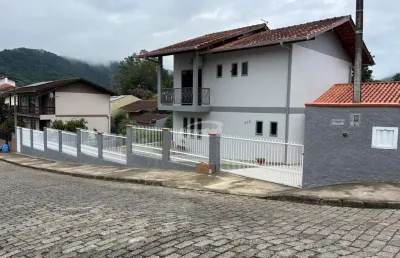Excelente casa com terreno de 518,53m2 no bairro velha central em blumenau!
