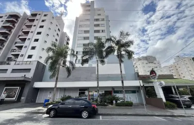 Apartamento no bairro vila nova, área externa diferenciada, contendo 2 dormitórios sendo um deles suíte e demais dependências, 2 vagas garagens.