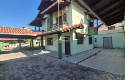 Casa com 4 quartos à venda na Rua. Gov.antonio Carlos Konder Reis, 126, Centro, Balneário Piçarras