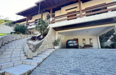 Excelente casa totalmente mobiliada no bairro velha em blumenau!