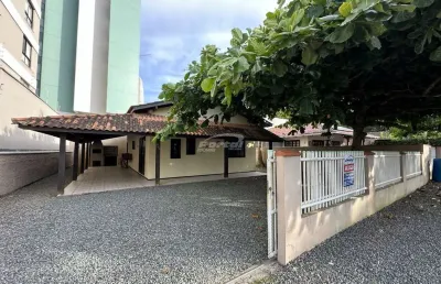 Casa com 3 quartos para alugar no centro, balneário piçarras , 90 m2 por r$ 3.600