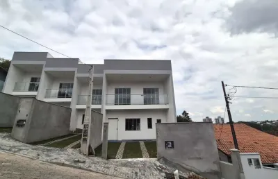 Sobrado espaçoso com duas suítes no bairro fortaleza!