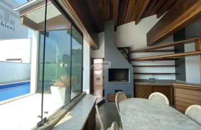 Cobertura duplex no bairro centro com 4 dormitórios, sendo 1 suíte master e demais dependências.