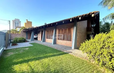 Casa com piscina um verdadeiro paraíso, no bairro velha em blumenau!