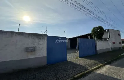 Galpão com área de aproximadamente 700m² no centro de balneário piçarras/sc (cód. 21486)