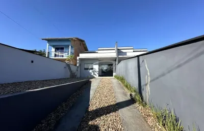 Casa disponível com 03 dormitórios, sendo 01 suíte bairro itajuba, em barra velha/sc. cód. 21631