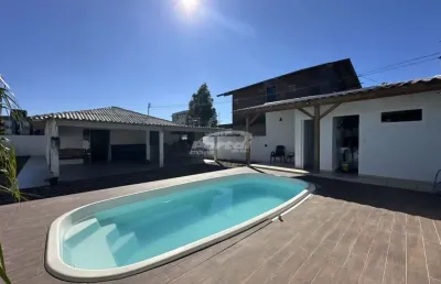 Casa com 03 dormitórios, sendo 01 suíte no bairro itacolomi, em balneário piçarras/sc. (cód. 21634)