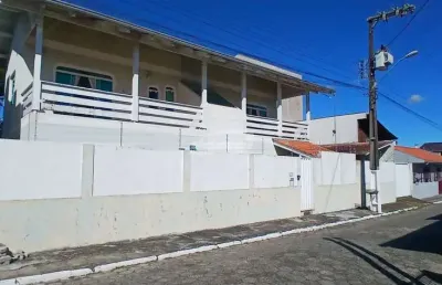 Casa residencial / comercial disponível para locação no bairro centro, em balneário piçarras/sc.