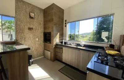 Casa disponível para venda, com 3 quartos no bairro tapajós em indaial!