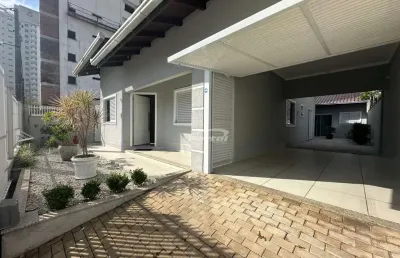 Casa com 3 quartos à venda no itacolomi, balneário piçarras , 147 m2 por r$ 1.700.000