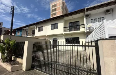 Casa com 3 quartos para alugar no itacolomi, balneário piçarras , 142 m2 por r$ 3.350