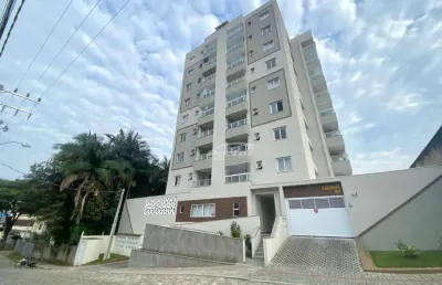 Apartamento totalmente mobiliado e equipado localizado no edifício leuven, bairro itoupava seca!