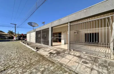 Casa com 3 dormitórios, sendo 1 suíte, piscina a 500 metros do mar no centro de balneário piçarras/sc (cód. 21863)