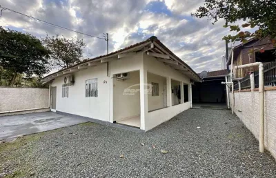 Casa com 5 dormitórios, a 500 metros do mar no bairro itacolomi em balneário piçarras/sc (cód. 21875)