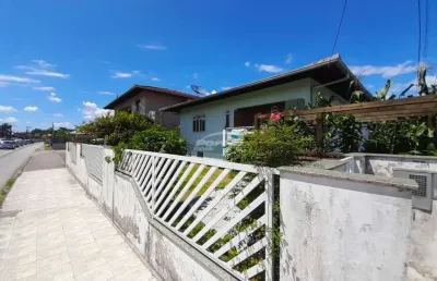 Casa semi mobiliada disponível para locação no bairro coloninha – gaspar/sc.
