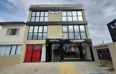Loja térrea comercial disponível para locação no bairro centro, em balneário piçarras/sc. (21957)