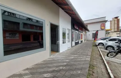 Loja térrea disponível para locação no bairro velha, em blumenau/sc.
