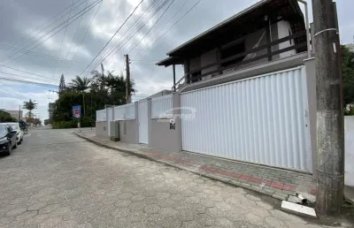 Casa disponível para locação no bairro armação, em penha/sc.