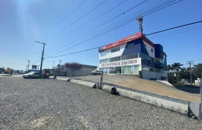 Excelente oportunidade para o seu negocio, sala comercial localizada na itoupava central. o imóvel com 400m², dividido entre recepção, 16 salas, cozinha, deposito, 02 banheiros divididos em masculino 