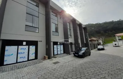 Sobrado mobiliado disponível para locação no bairro garcia, em blumenau/sc.