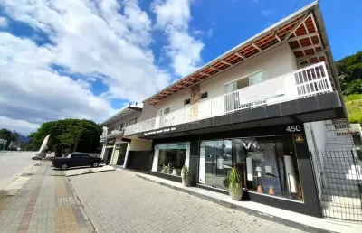 Sala comercial em piso superior disponível para locação no bairro sete de setembro – gaspar/sc