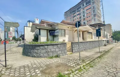 Ponto comercial com 444m² de area construida e 606m² de terreno, 09 salas, 01 cozinha com moveis sob medida, 04 banheiros, 02 areas de serviço, 02 vagas de garagem cobertas.