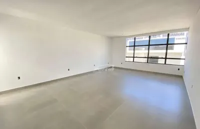 Sala comercial com aproximadamente 44m² no bairro santo antônio - balneário piçarras/sc (cód. 18120)