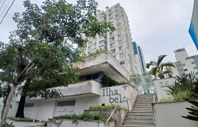 Apartamento localizado no bairro victor konder com 2 dormitórios e garagem.