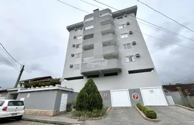 Amplo apartamento com 02 dormitórios, sendo 01 suíte, sala de estar com sacada com churrasqueira, cozinha, sala de jantar, banheiro social, area de serviço e 02 vagas de garagem cobertas.