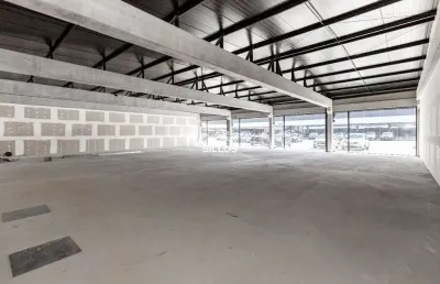 Loja 03 com 93,00 m² para alugar no centro comercial vila lamu no novo mundo