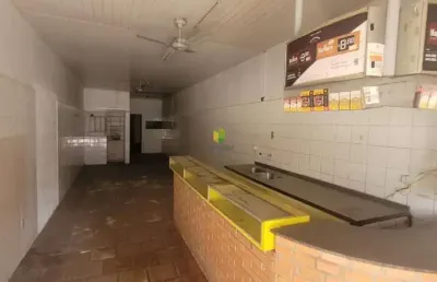 Prédio comercial com 116 m2 na rua vicente da fontora.