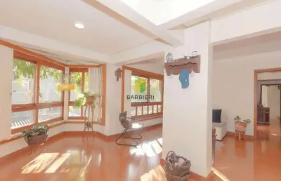 Apartamento reformado com 127 m², 3 dormitórios, sacada com churrasqueira e 2 vagas – entre higienópolis e auxiliadora, próximo a sogipa